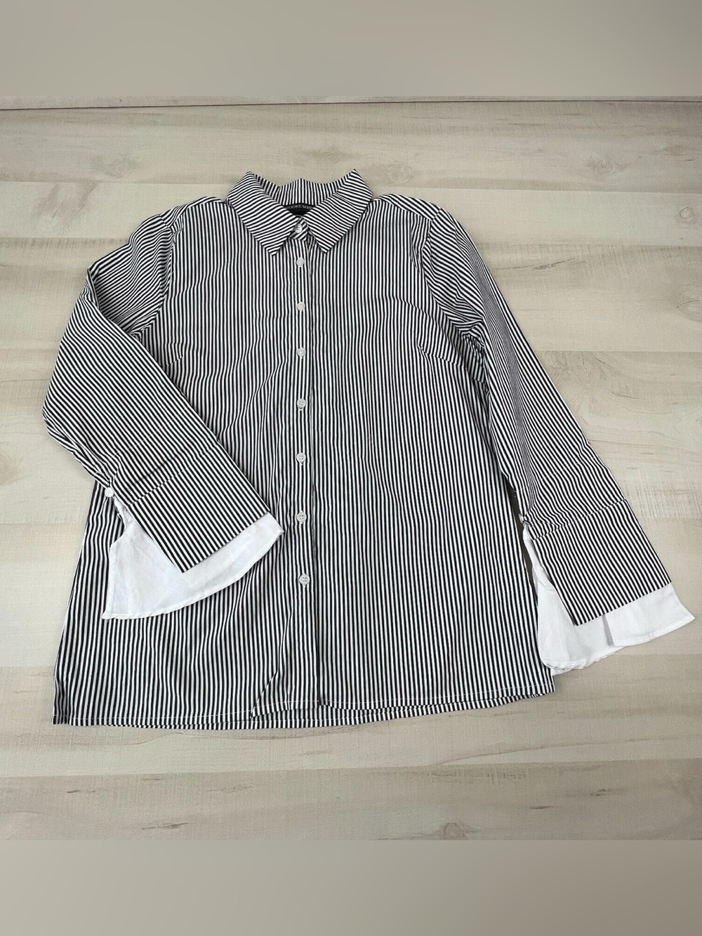 NWT Brooke Shields Button Up Blouse with Flutter Sleeve | 28W | Black & White